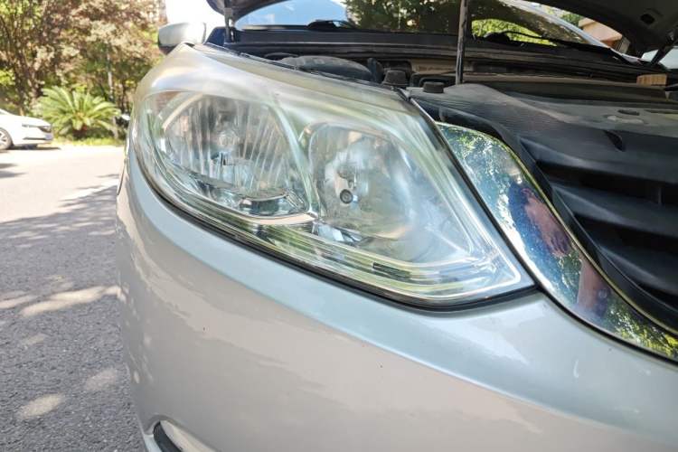 Used Baojun 630 2013 1.5L manual standard version Right Front Headlight