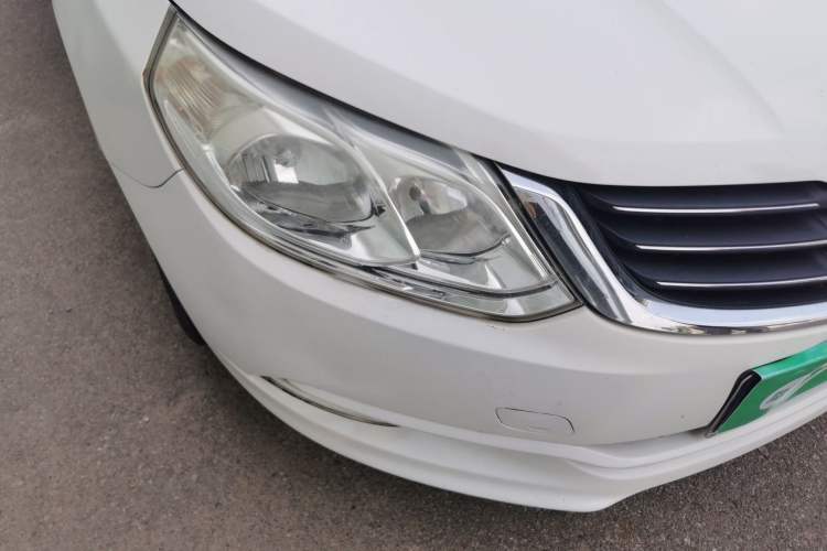 Used Baojun 630 2013 1.5L manual Elite version Right Front Headlight