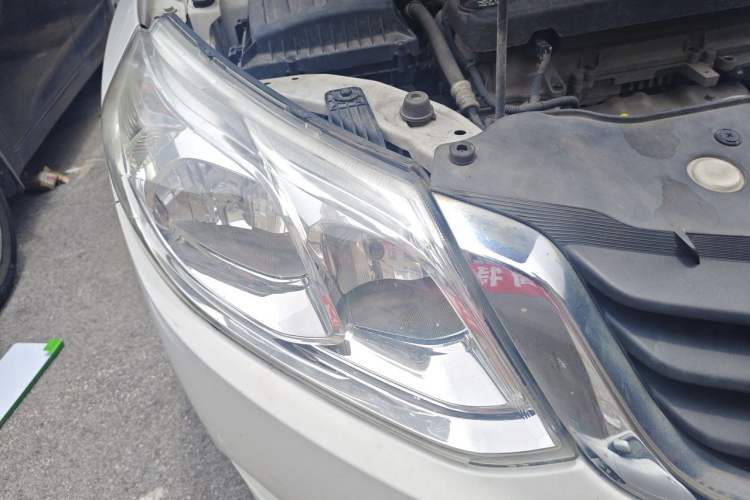 Used Baojun 630 2013 1.5L manual standard version Right Front Headlight