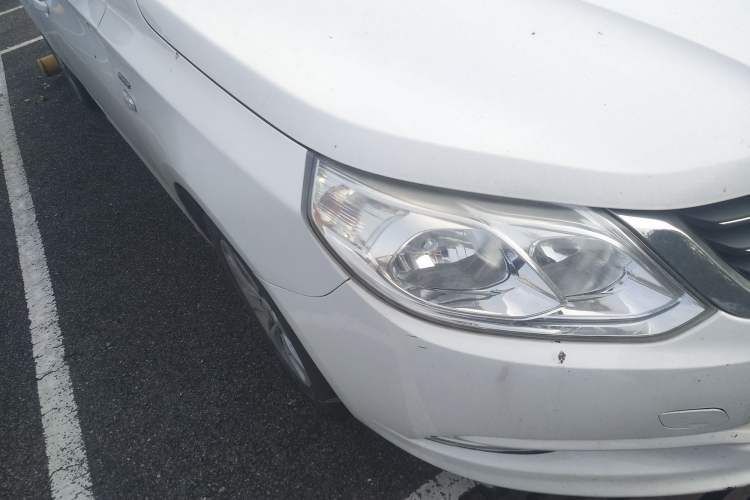 Used Baojun 630 2013 1.5L automatic Elite version Right Front Headlight