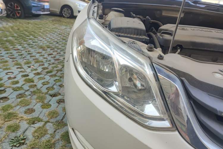 Used Baojun 630 2013 1.5L manual Comfort trim Right Front Headlight