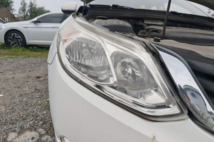 Used Baojun 630 2013 1.5L manual Comfort trim Right Front Headlight