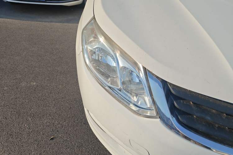 Used Baojun 630 2013 1.5L manual standard version Right Front Headlight