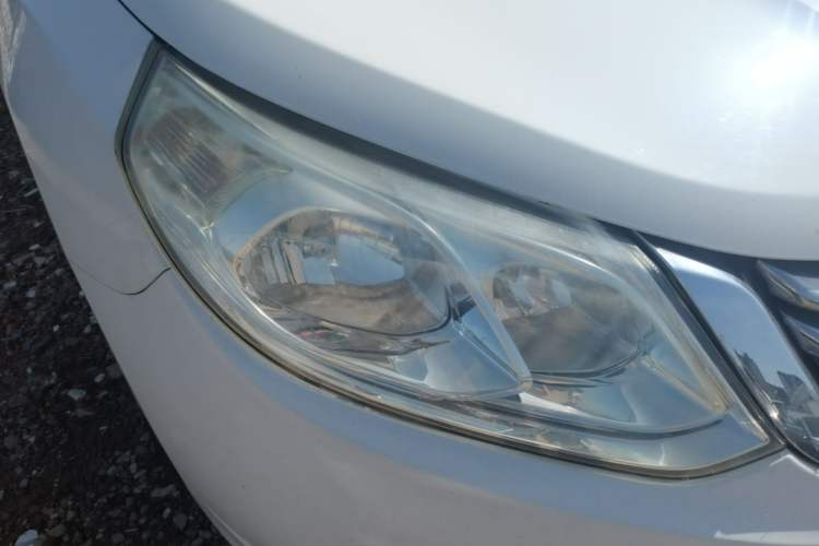 Used Baojun 630 2013 1.5L manual standard version Right Front Headlight