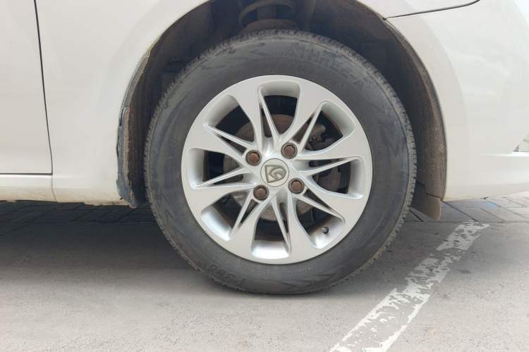 Used Baojun 630 2013 1.5L manual Entry-level trim Right Front Wheel Hub