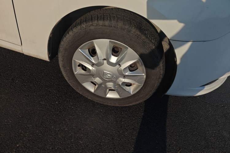 Used Baojun 630 2013 1.5L manual standard version Right Front Wheel Hub
