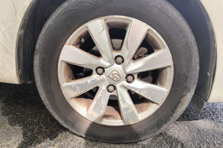 Used Baojun 630 2013 1.8L manual Comfort trim level Right Front Wheel Hub