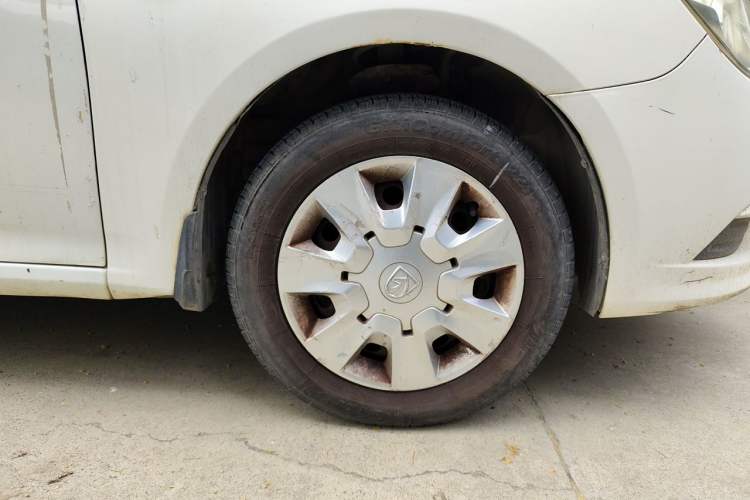 Used Baojun 630 2013 1.5L manual standard version Right Front Wheel Hub