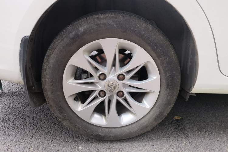 Used Baojun 630 2013 1.5L manual Comfort trim Right Rear Wheel Hub