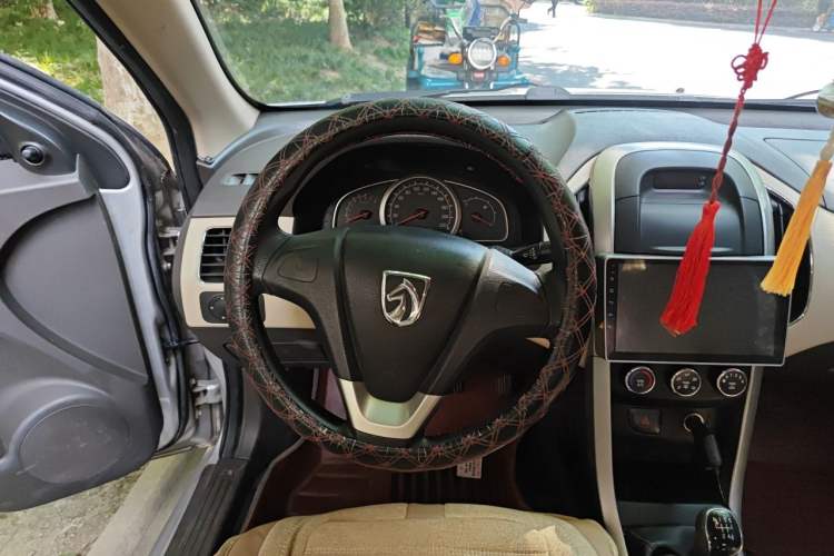 Used Baojun 630 2013 1.5L manual standard version Steering Wheel