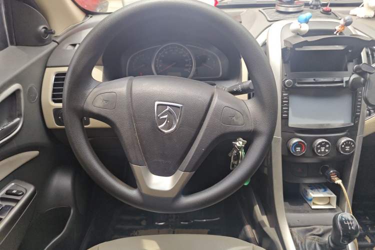 Used Baojun 630 2013 1.5L manual standard version Steering Wheel