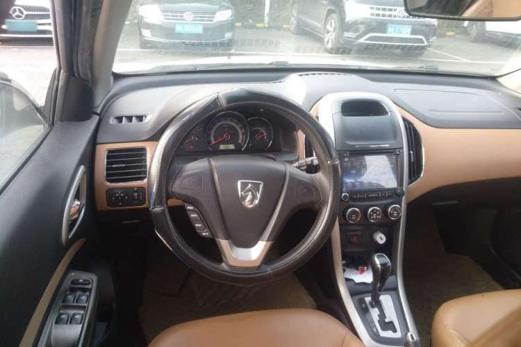 Used Baojun 630 2013 1.5L automatic Elite version Steering Wheel