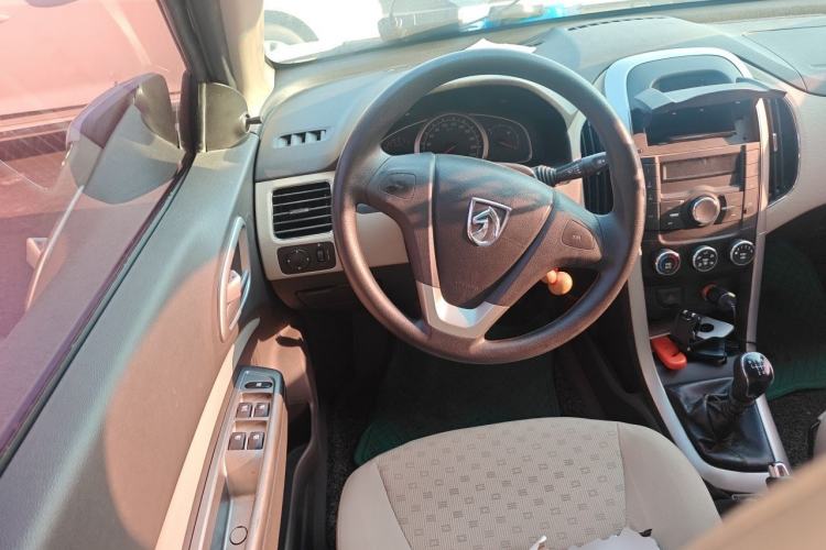Used Baojun 630 2013 1.5L manual standard version Steering Wheel
