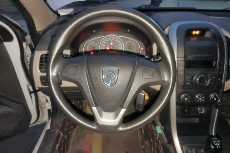 Used Baojun 630 2013 1.5L manual standard version Steering Wheel