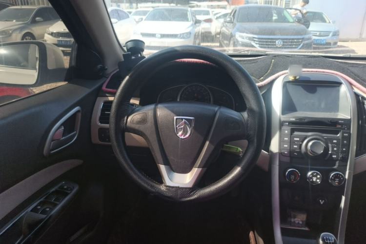 Used Baojun 630 2013 1.5L manual standard version Steering Wheel