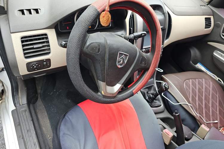 Used Baojun 630 2013 1.5L manual Entry-level trim Steering Wheel
