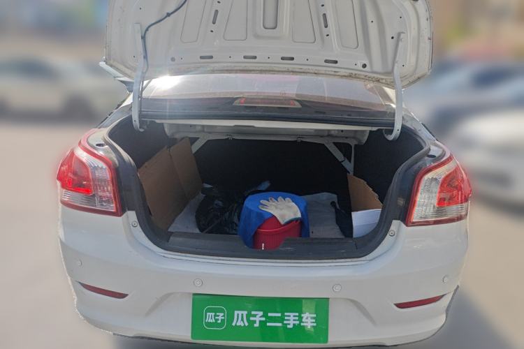 Used Baojun 630 2013 1.5L manual standard version Trunk
