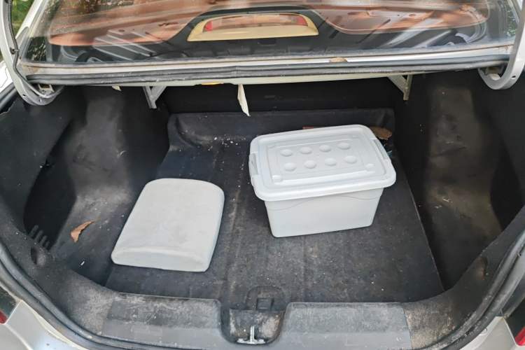 Used Baojun 630 2013 1.5L manual standard version Trunk