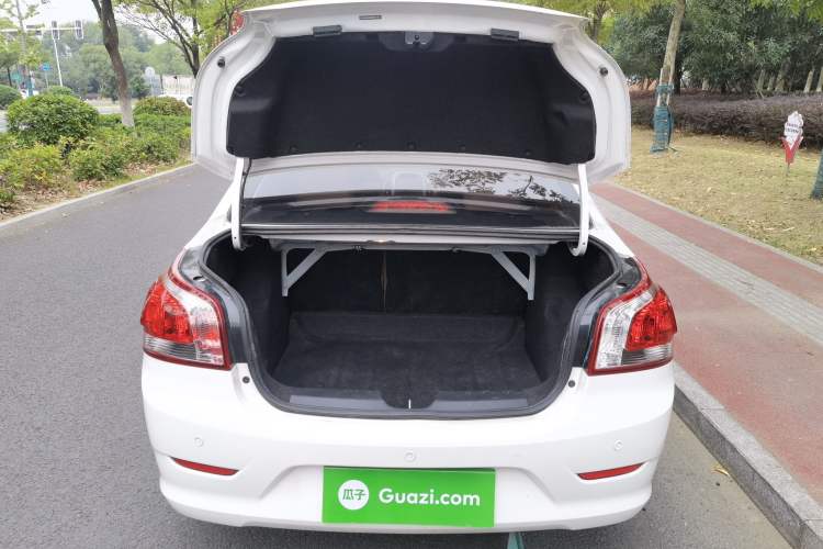 Used Baojun 630 2013 1.5L manual Comfort trim Trunk