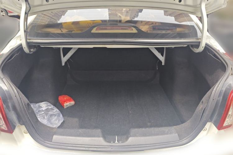 Used Baojun 630 2013 1.5L manual standard version Trunk