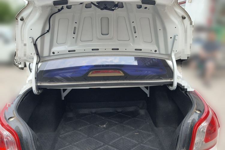 Used Baojun 630 2013 1.5L manual Entry-level trim Trunk