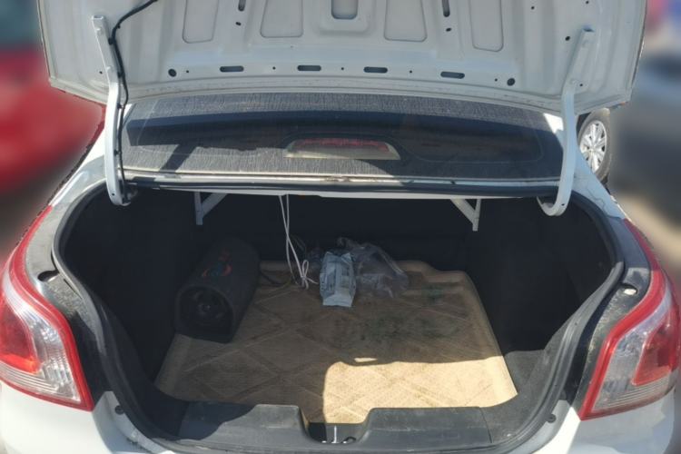 Used Baojun 630 2013 1.5L manual standard version Trunk