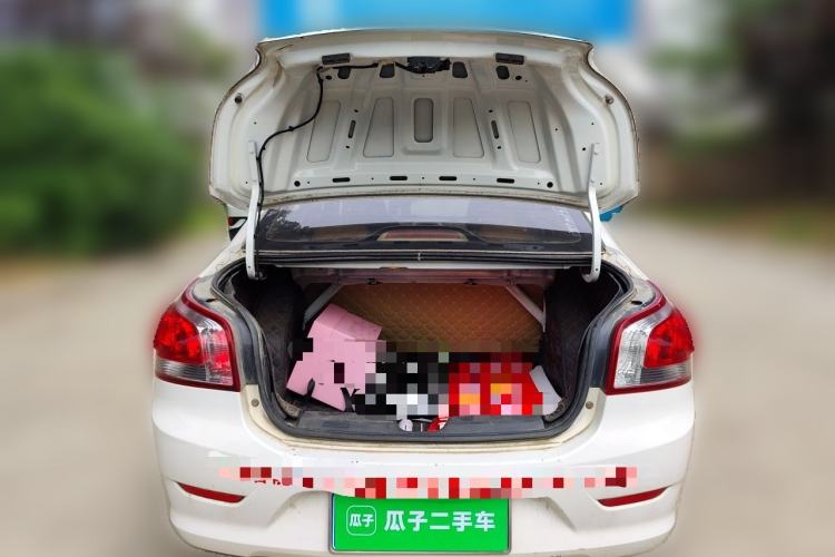 Used Baojun 630 2013 1.5L manual standard version Trunk