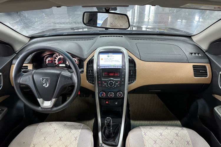 Used Baojun 630 2013 1.5L manual Comfort trim Interior 3