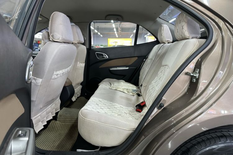 Used Baojun 630 2013 1.5L manual Comfort trim Interior 6