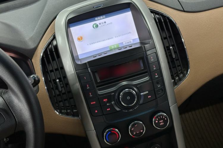 Used Baojun 630 2013 1.5L manual Comfort trim Interior 8