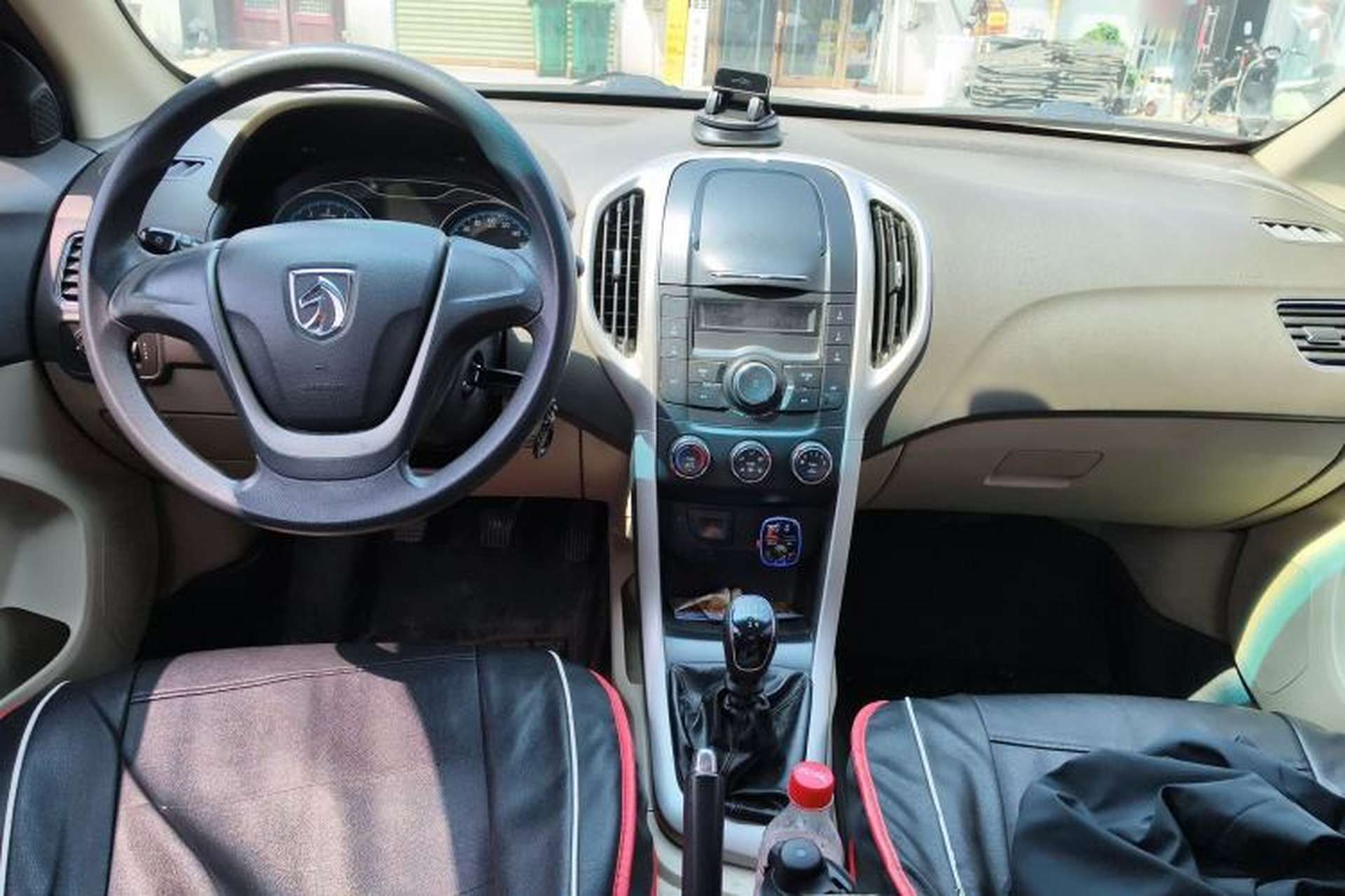 Used Baojun 630 2014 1.5L manual standard version Center Console