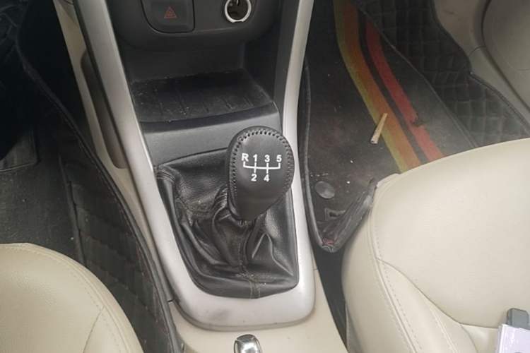 Used Baojun 630 2014 1.5L manual Comfort trim level Gear Lever