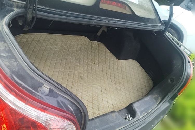 Used Baojun 630 2014 1.5L manual Comfort trim level Trunk