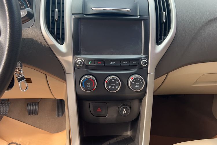 Used Baojun 630 2014 1.5L manual Elite version Audio And AC Panel
