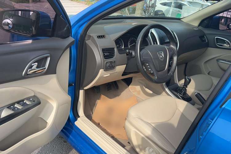 Used Baojun 630 2014 1.5L manual Elite version Driver Seat