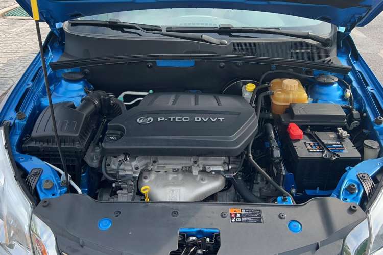 Used Baojun 630 2014 1.5L manual Elite version Engine Bay