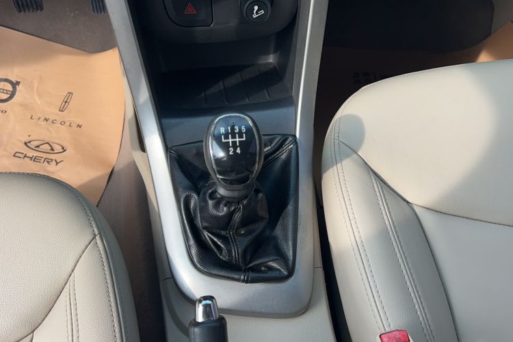 Used Baojun 630 2014 1.5L manual Elite version Gear Lever