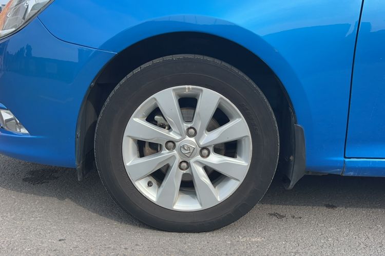 Used Baojun 630 2014 1.5L manual Elite version Left Front Wheel Hub