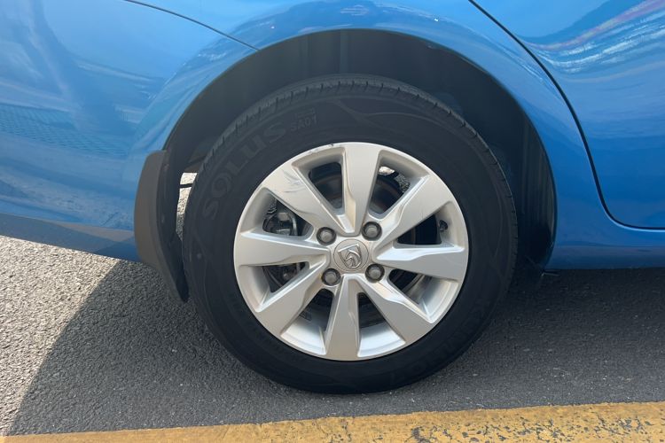 Used Baojun 630 2014 1.5L manual Elite version Right Rear Wheel Hub