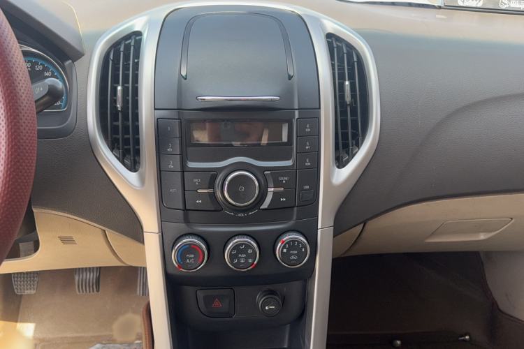Used Baojun 630 2014 1.5L manual standard version Audio And AC Panel