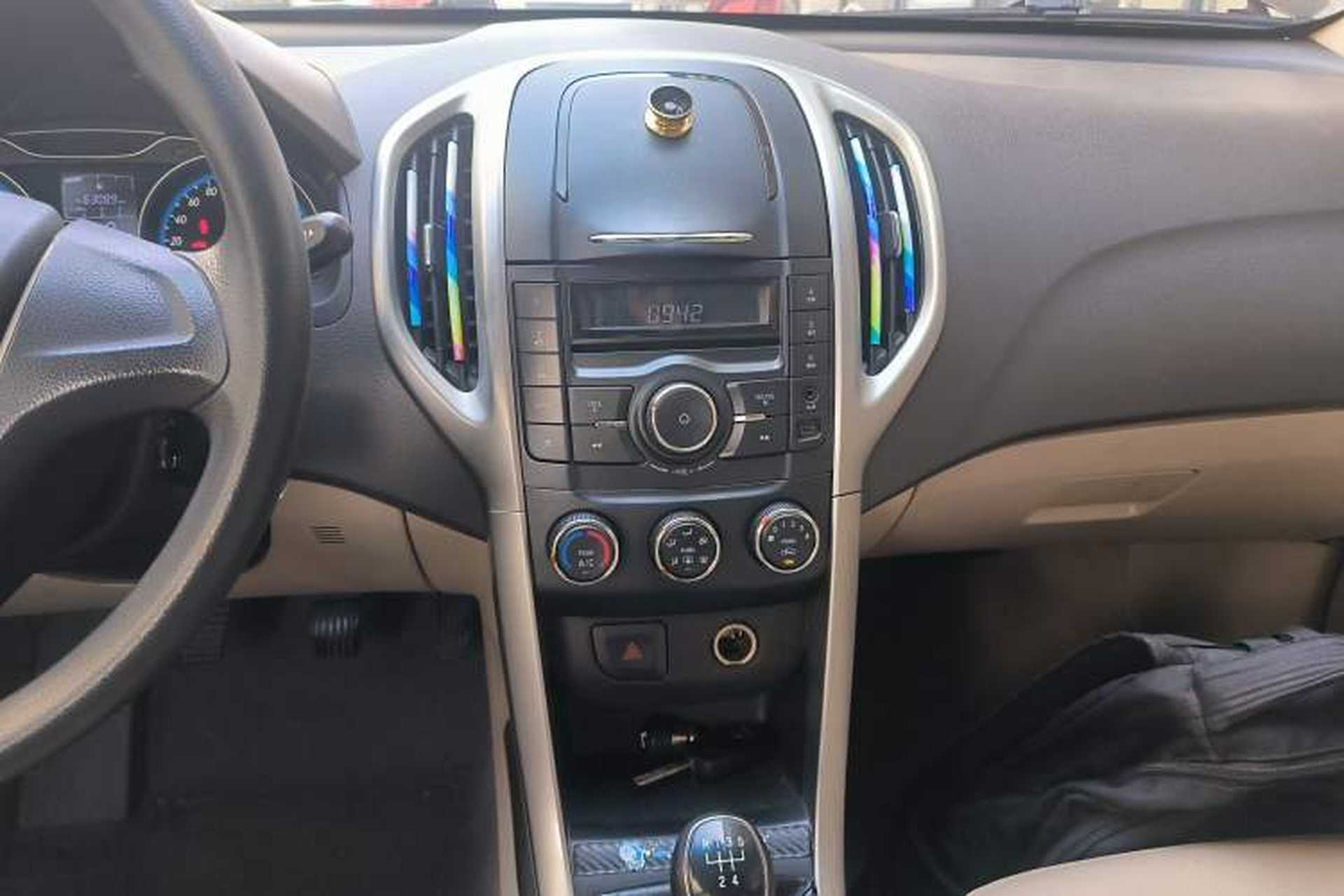 Used Baojun 630 2014 1.5L manual Comfort trim level Audio And AC Panel