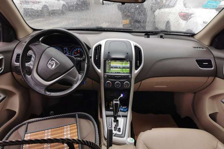 Used Baojun 630 2014 1.5L Automatic Elite Model Center Console