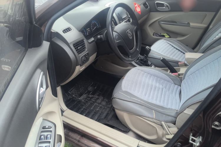 Used Baojun 630 2014 1.5L manual standard version Driver Seat