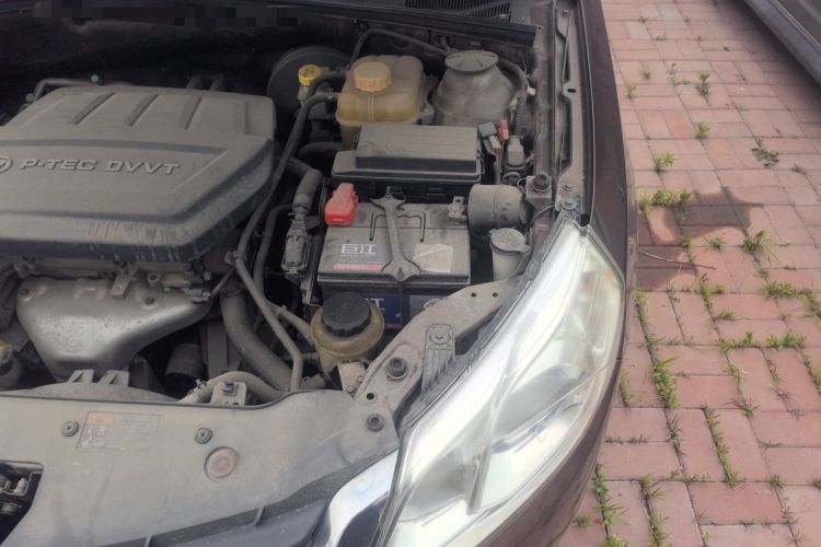 Used Baojun 630 2014 1.5L manual standard version Engine Bay Left
