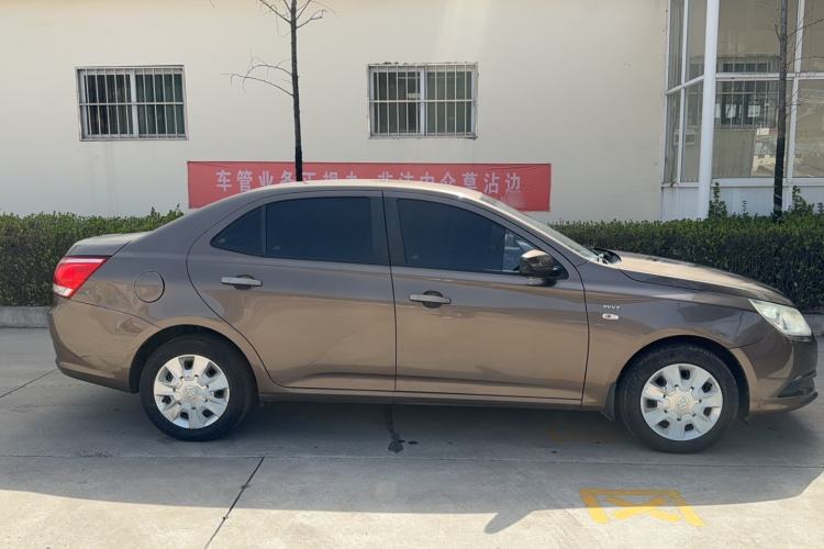 Used Baojun 630 2014 1.5L manual standard version Exterior 3