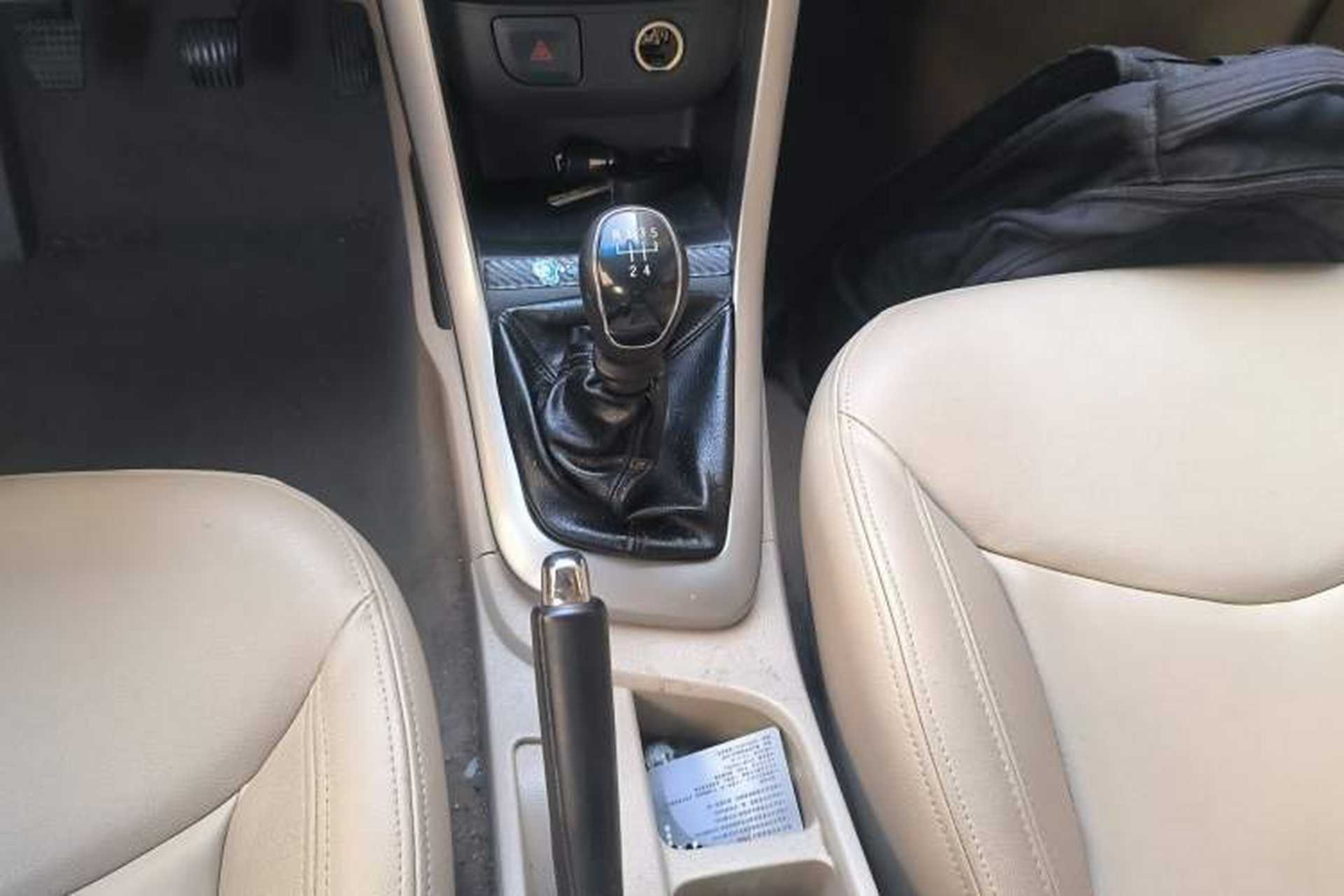 Used Baojun 630 2014 1.5L manual Comfort trim level Gear Lever
