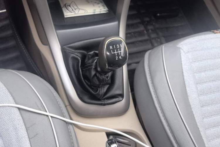 Used Baojun 630 2014 1.5L manual standard version Gear Lever