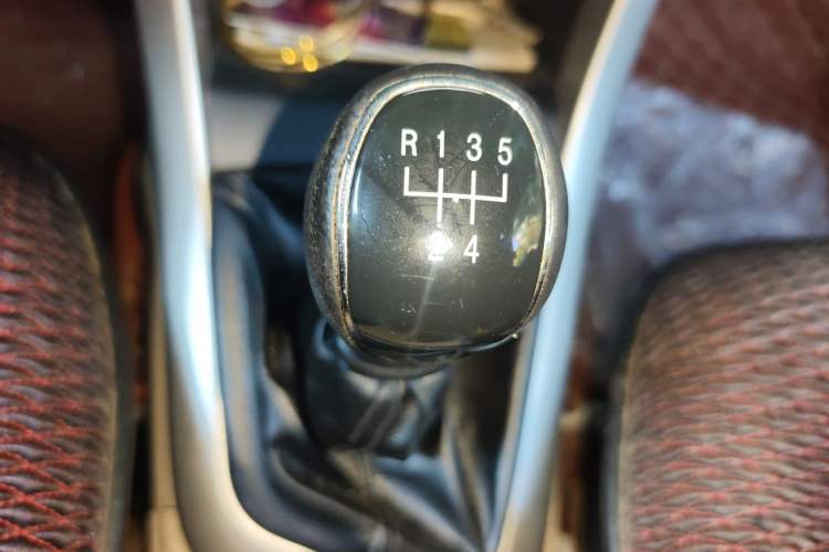 Used Baojun 630 2014 1.5L manual Comfort trim level Gear Lever