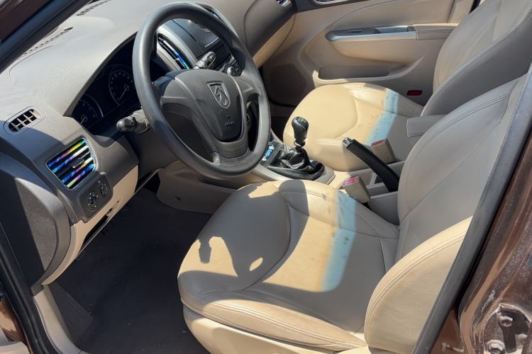 Used Baojun 630 2014 1.5L manual Comfort trim level Interior 2