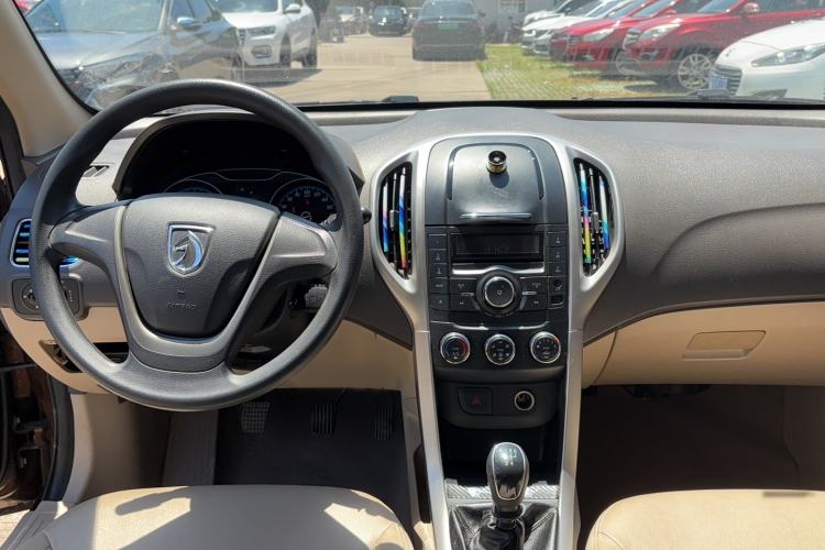 Used Baojun 630 2014 1.5L manual Comfort trim level Interior 3